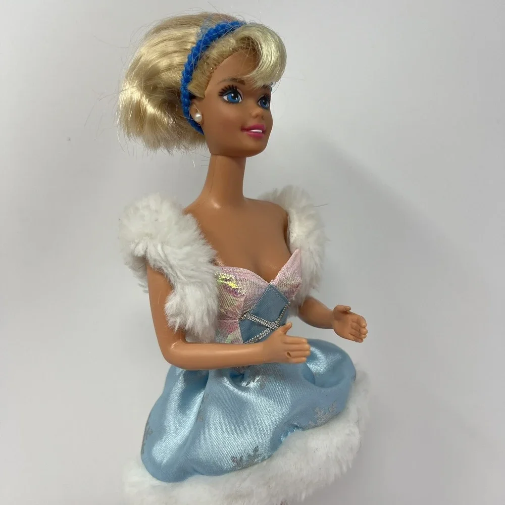 Barbie‎ Skating Star Doll Winter Blue Ice Dress Ice Skates by Mattel